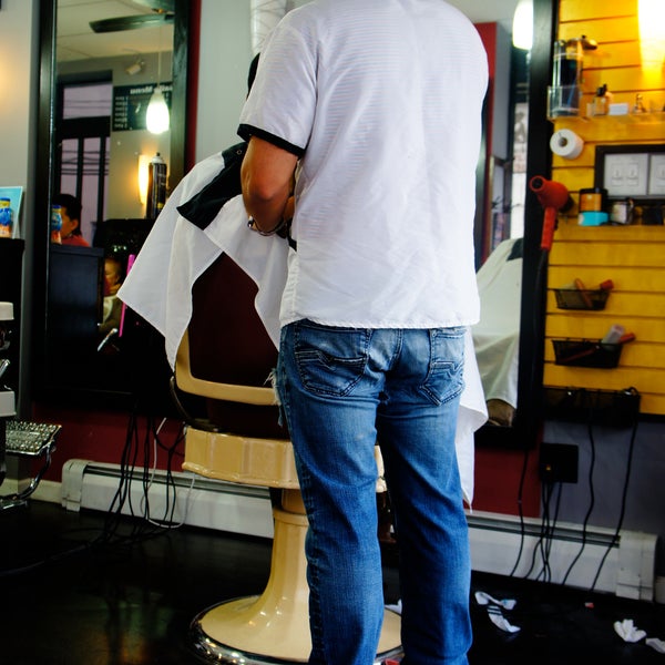 รูปภาพถ่ายที่ DJ&#39;s Unisex barber shop โดย DJ&#39;s Unisex barber shop เมื่อ 2/26/2014