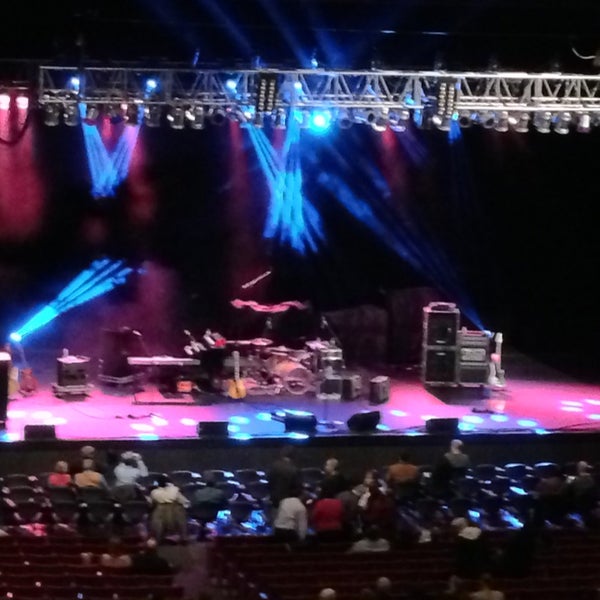 Foto tirada no(a) Raleigh Memorial Auditorium por John H. em 2/21/2013