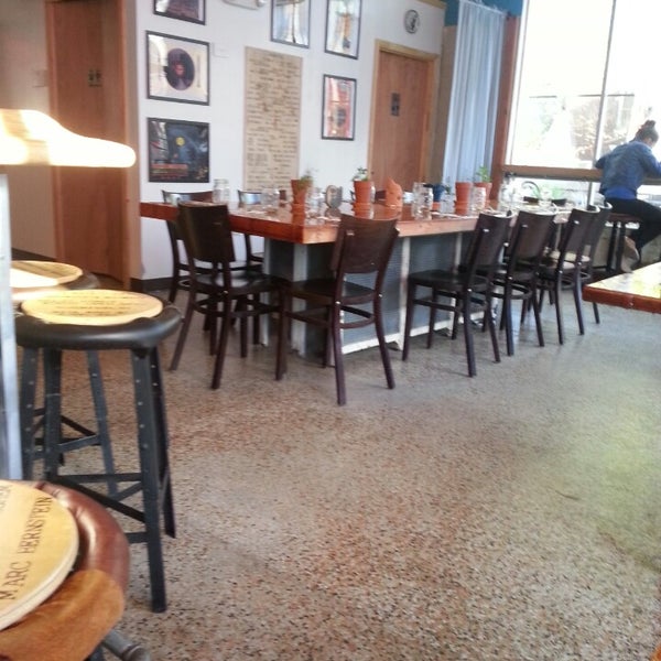Foto tomada en Mothership Restaurant  por Ex Wall S. el 4/20/2013
