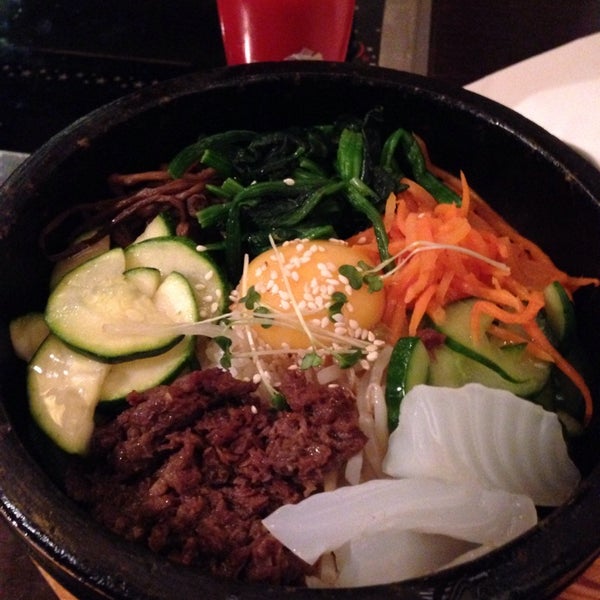 4/10/2014 tarihinde Allison C.ziyaretçi tarafından Han Karaoke Restaurant'de çekilen fotoğraf