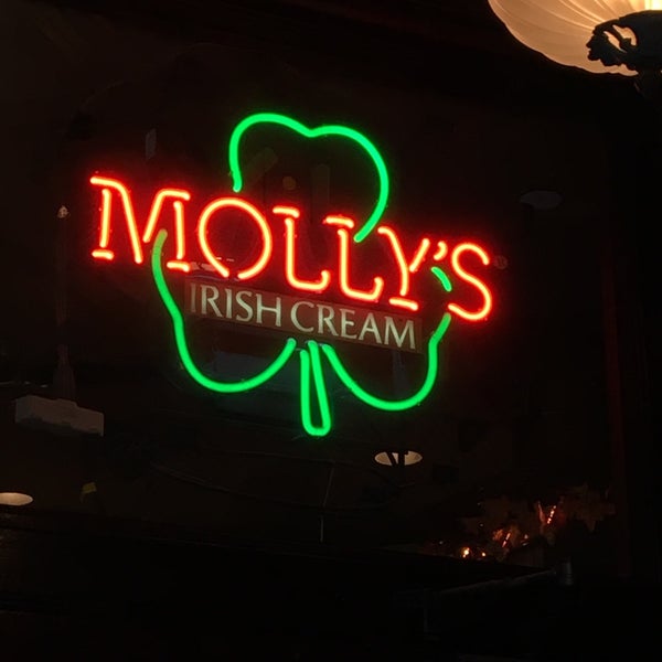 Photo taken at Molly Wee Pub &amp; Restaurant by Judy A. on 10/27/2017