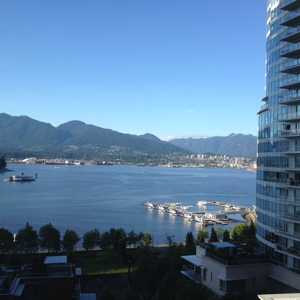 6/7/2014 tarihinde Jelena B.ziyaretçi tarafından Renaissance Vancouver Harbourside Hotel'de çekilen fotoğraf