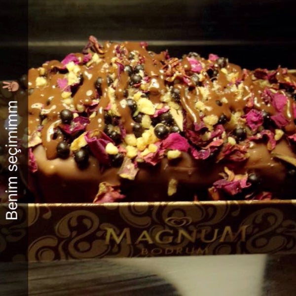 Photo taken at Magnum Store Bodrum by Esma A. on 8/31/2016