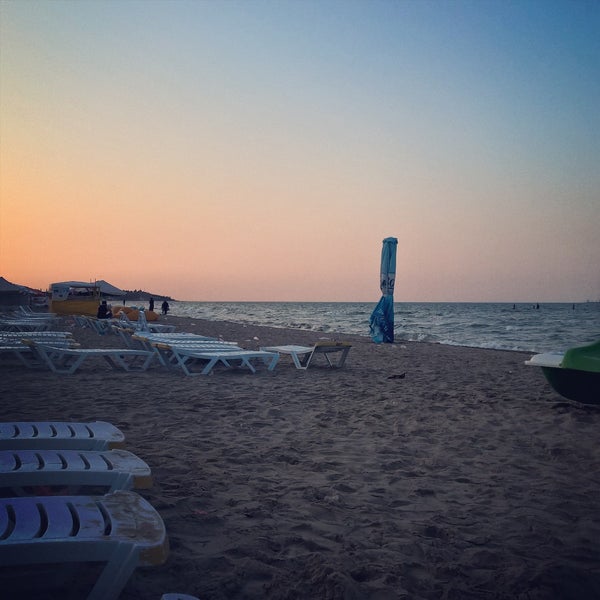 Снимок сделан в Мама пляж пользователем Lyubomir M. 7/20/2015