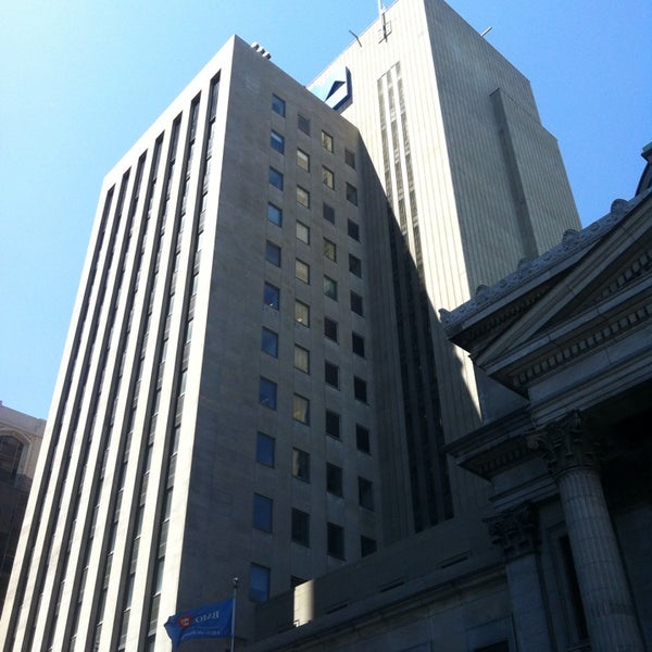 Foto tirada no(a) BMO Banque de Montréal por Mike W. em 6/19/2014