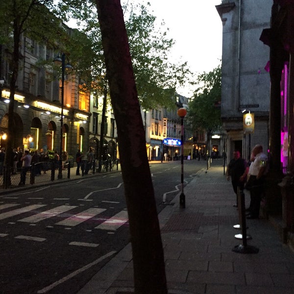 Сан франциско подъезды. Ветер на улице. Амманфорд. Ломбард-стрит в сан-франциско. Пустая улица ветер.