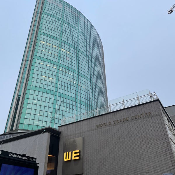 Foto tirada no(a) World Trade Center Rotterdam por Mike W. em 10/25/2023