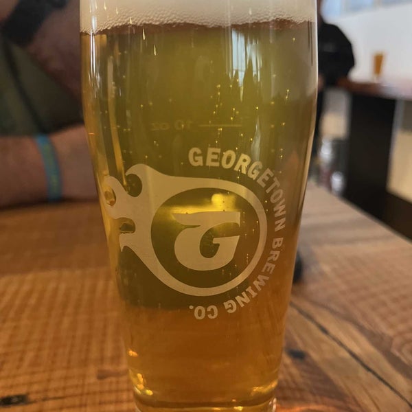 Снимок сделан в Georgetown Brewing Company пользователем Traci L. 3/4/2023