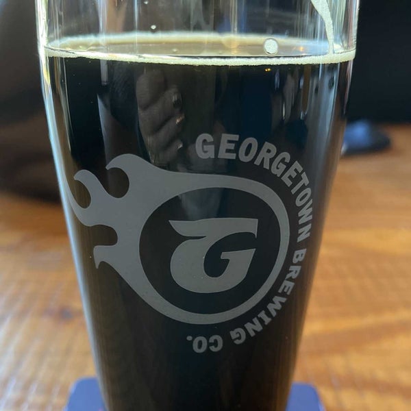 Foto diambil di Georgetown Brewing Company oleh Traci L. pada 10/30/2021