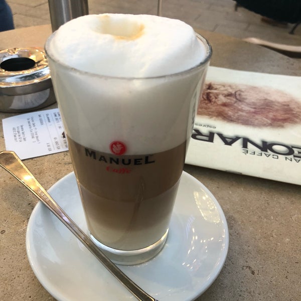 Foto diambil di Gran Caffè Leonardo oleh Rüya pada 10/10/2018