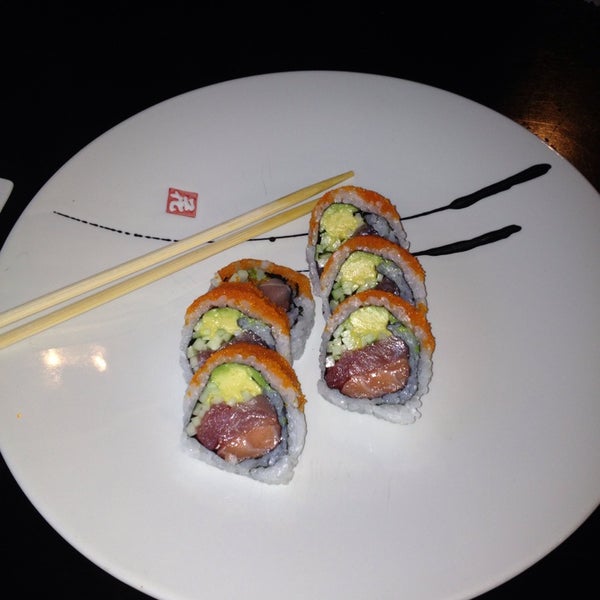 Foto diambil di Daan Sushi Asian Bistro &amp; Bar oleh Joya H. pada 6/15/2013