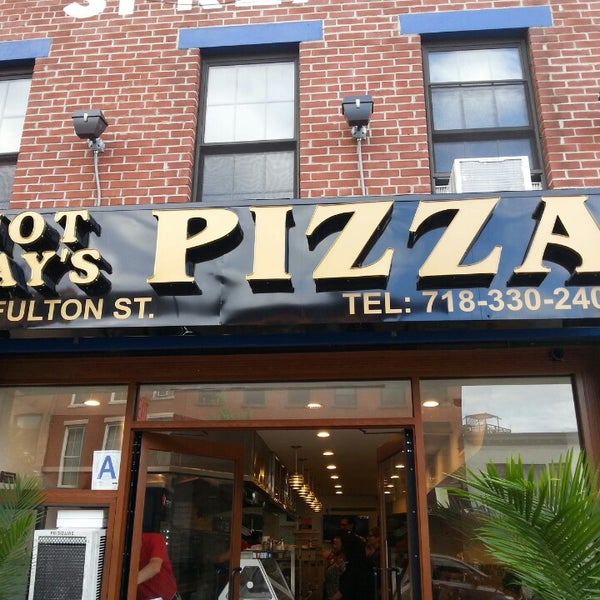 6/8/2013 tarihinde Stephanie P.ziyaretçi tarafından Not Ray&#39;s Pizza'de çekilen fotoğraf