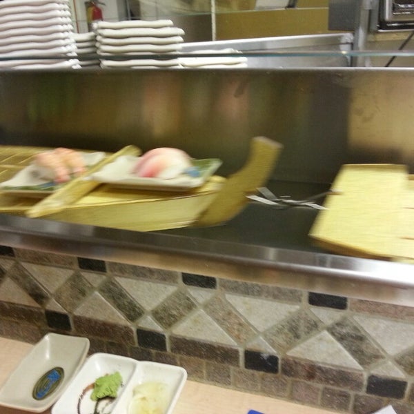 Foto diambil di Sushi Umi oleh Stephanie P. pada 5/30/2013