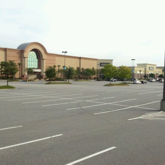9/20/2012 tarihinde ivan o.ziyaretçi tarafından Coastal Grand Mall'de çekilen fotoğraf