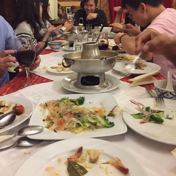 Das Foto wurde bei Bangkok Thai Restaurant von Osman D. am 9/23/2016 aufgenommen