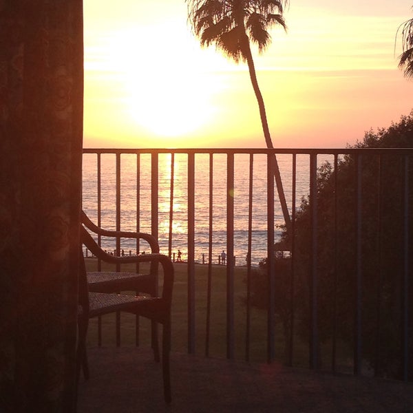 Photo taken at La Jolla Cove Suites by Laura M. on 5/12/2015