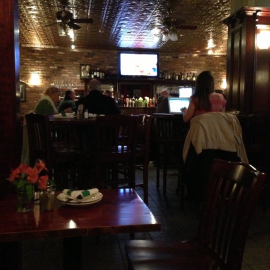 รูปภาพถ่ายที่ J.J. Foley&#39;s Cafe โดย Brian K. เมื่อ 11/25/2012
