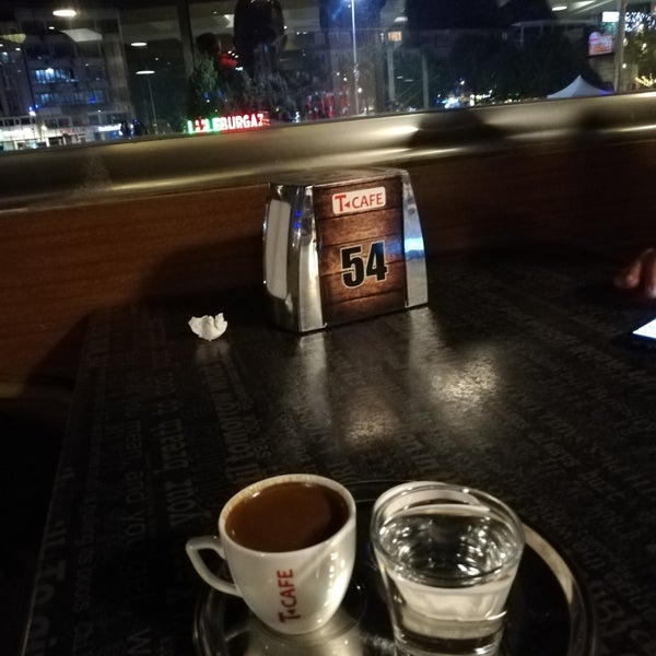 Foto diambil di T-Cafe &amp; Restaurant oleh Mesut A. pada 5/8/2019