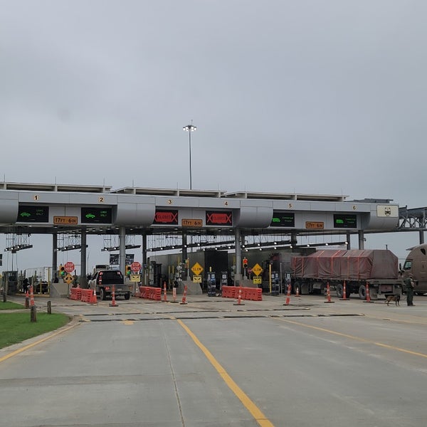 Photos at US Border Patrol Checkpoint Encinal, TX
