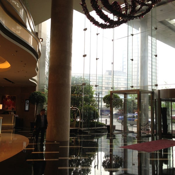 Foto tomada en Shanghai Marriott Riverside Hotel  por Neo el 4/22/2013