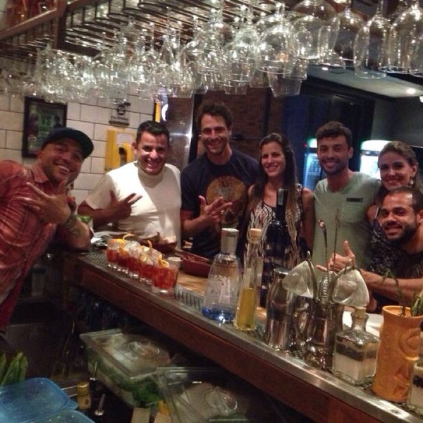 Lugar irado pra curtir c os amigos!! Melhor drink de São Paulo!!! Só pedir pro Marciao!!!