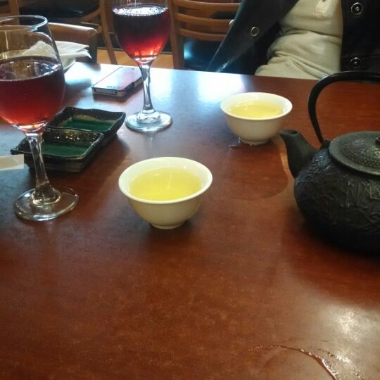 Foto scattata a Shimo Restaurant da Tetyana S. il 4/19/2014