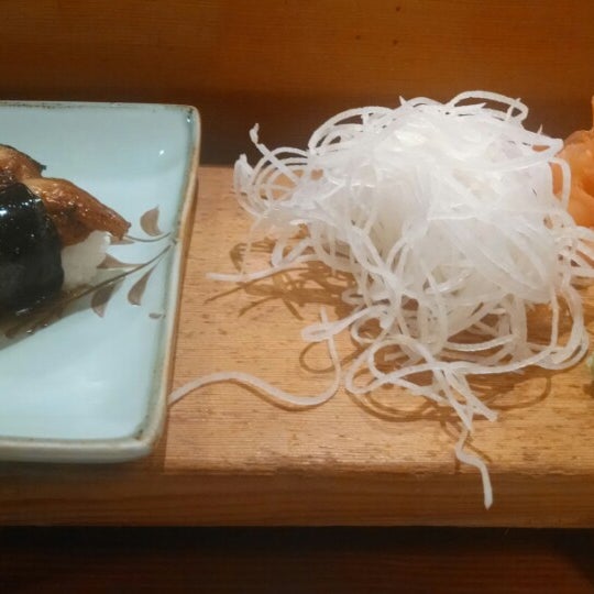 Снимок сделан в Shimo Restaurant пользователем Tetyana S. 5/19/2014