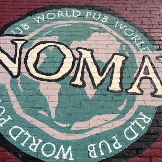 Foto scattata a Nomad World Pub da EL Penetrador 🍒 F. il 7/30/2012