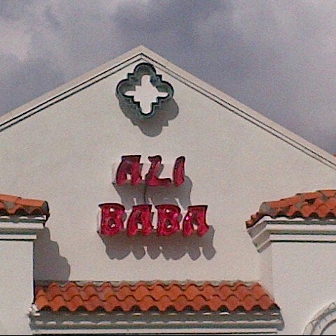 Foto scattata a Ali Baba House of Kabob da Bader A. il 9/8/2012