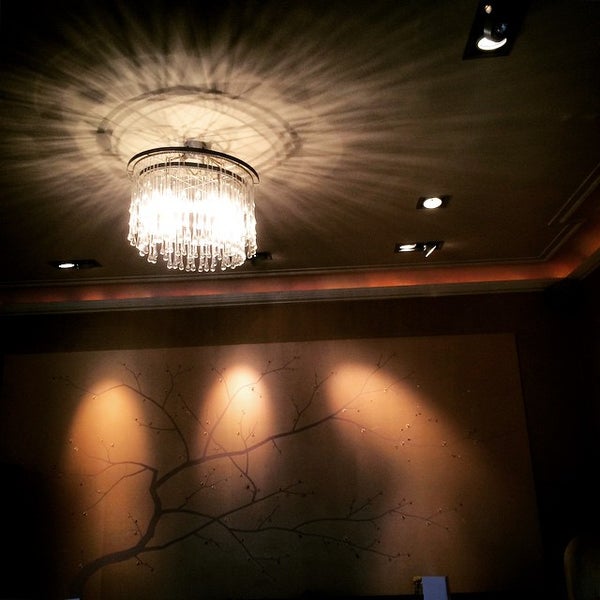 Foto diambil di The Bingham Hotel oleh Sven D. pada 3/19/2015
