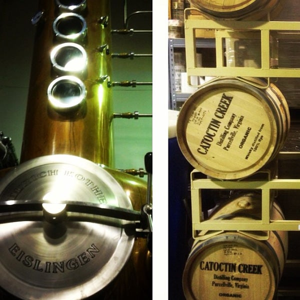 รูปภาพถ่ายที่ Catoctin Creek Distilling Company โดย Jon H. เมื่อ 1/12/2013