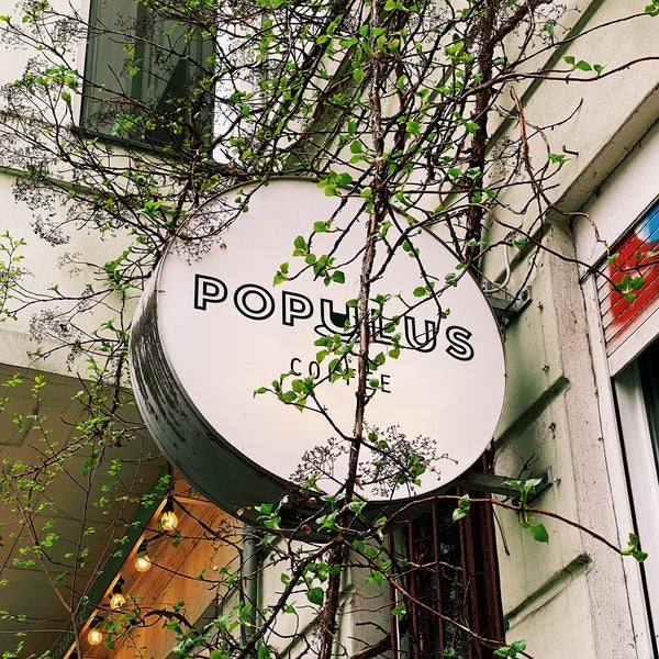 4/10/2021 tarihinde Julian X.ziyaretçi tarafından Populus Coffee'de çekilen fotoğraf