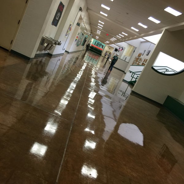 C.E. Ellison High School 팁 2개에서의 사진