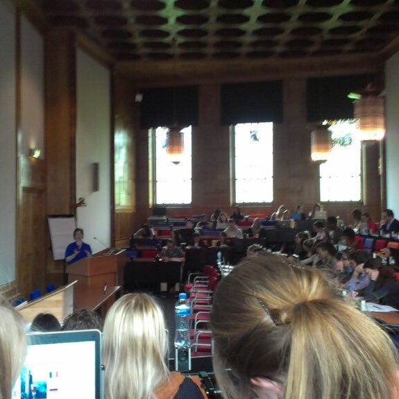 Maastricht university law school admission