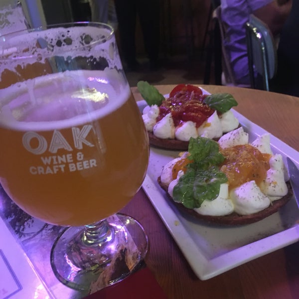 9/14/2019 tarihinde Lilyan W.ziyaretçi tarafından OAK Wine and Craft Beer'de çekilen fotoğraf
