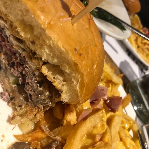 Das Foto wurde bei The Burger Joint von Pely🌸✨ K. am 2/9/2019 aufgenommen