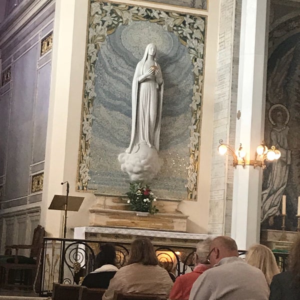 Photo taken at Chapelle Notre-Dame de la Médaille Miraculeuse by Helga H. on 9/6/2018