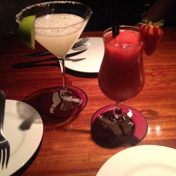 Photo taken at Dakota Steakhouse &amp; Bar by Romina B. on 11/6/2014