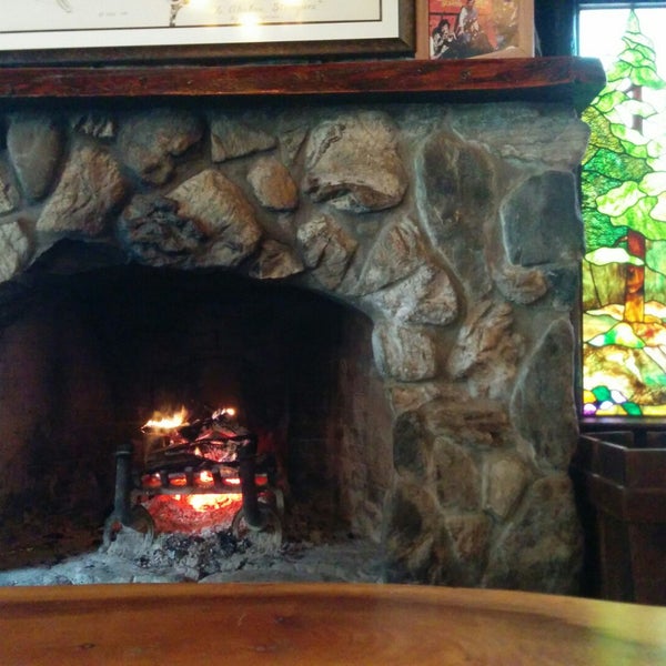 Foto diambil di Big Sur River Inn &amp; Restaurant oleh Maria S. pada 11/19/2014