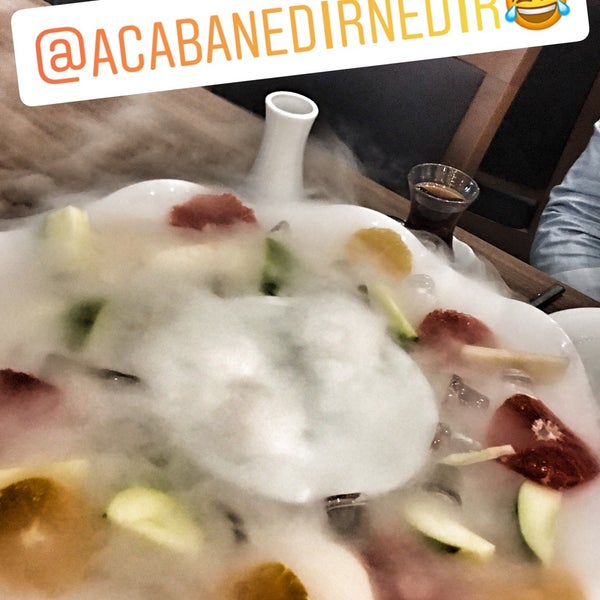 Foto tirada no(a) Çakıl Restaurant - Ataşehir por Özlem E. em 4/4/2018