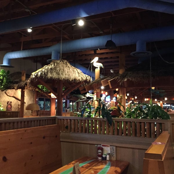 Foto scattata a Islands Restaurant da Bill B. il 2/17/2015