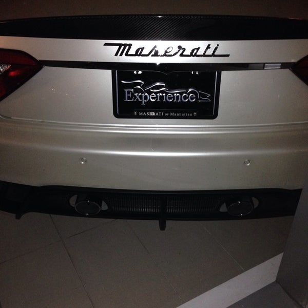 Das Foto wurde bei Maserati of Manhattan von Bill B. am 10/4/2013 aufgenommen