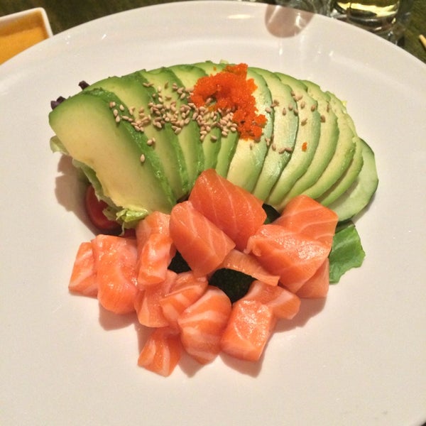 รูปภาพถ่ายที่ Azuki Sushi โดย Jennifer W. เมื่อ 2/23/2014