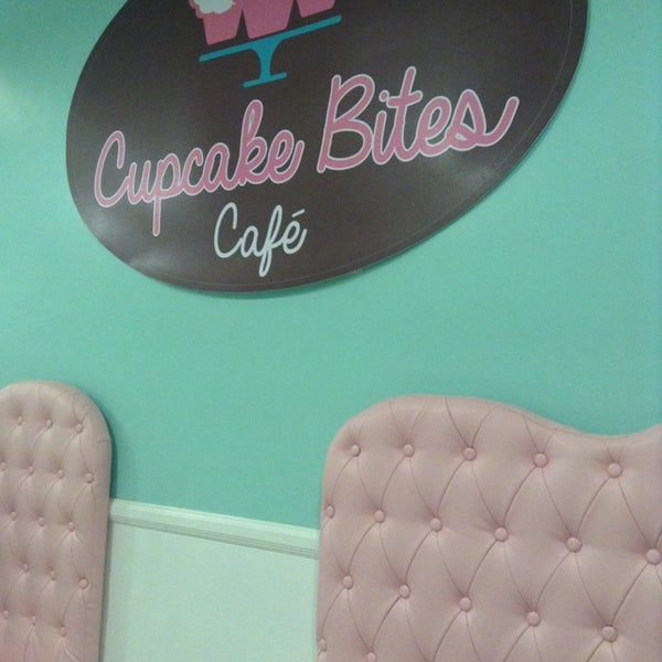 7/13/2014にErika M.がCupcake Bites Caféで撮った写真