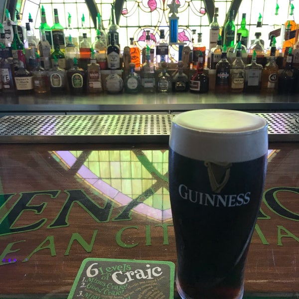 Foto diambil di Shenanigan&#39;s Irish Pub &amp; Grille oleh Renee&#39; T. pada 9/9/2019