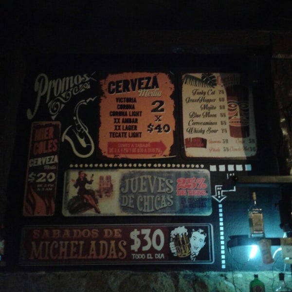 6/1/2014 tarihinde Liz M.ziyaretçi tarafından Funky Cat Blues &amp; Bar'de çekilen fotoğraf