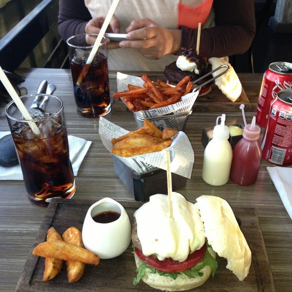 Photo taken at Camden Town Burgers by Roberto L. on 3/3/2013
