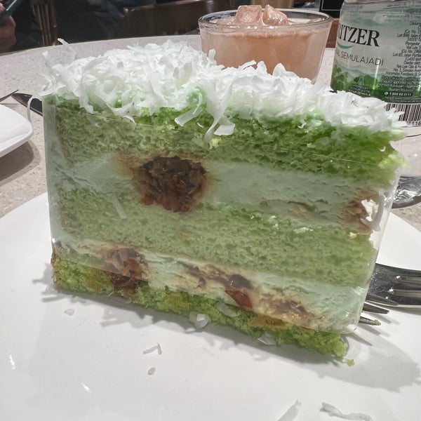 Kenny Hills Bakers, IOI City Mall Café