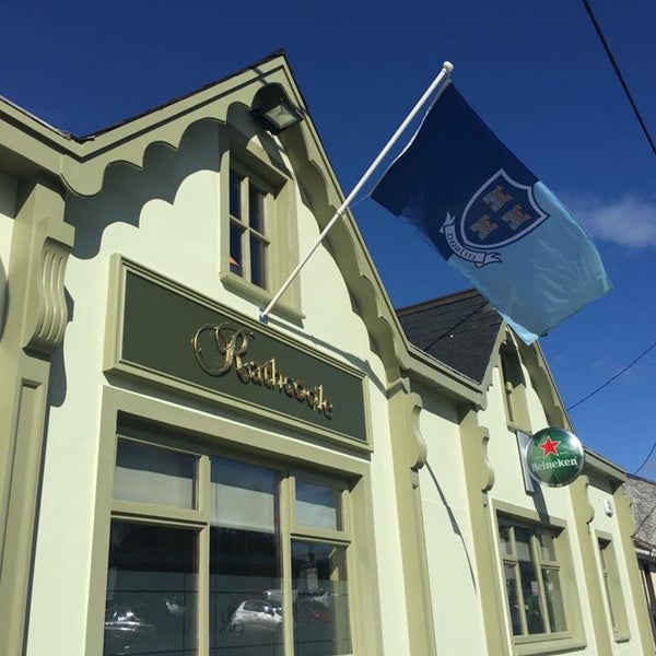 Rathcoole Boys Football Club provided a guard of honour outside in by AC/DC for Darragh and Pat Shortt for Jumbo Breakfast Roll for Carla. who have messaged me so forgive me for not having done so to date. Conor, Darragh and Carla. I love you, I love you, I love you