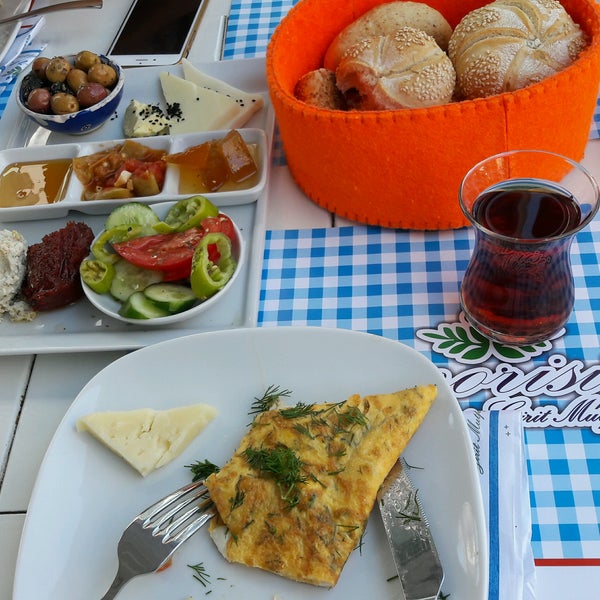 Foto tirada no(a) Morisi Kahvaltı &amp; Girit Mutfağı por A. A. em 9/1/2016